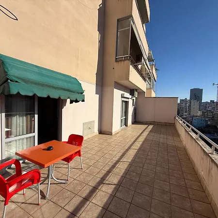Appartement Center With Huge Terrace & View *