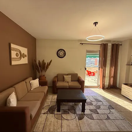 Center With Huge Terrace & View Appartement Tirana
