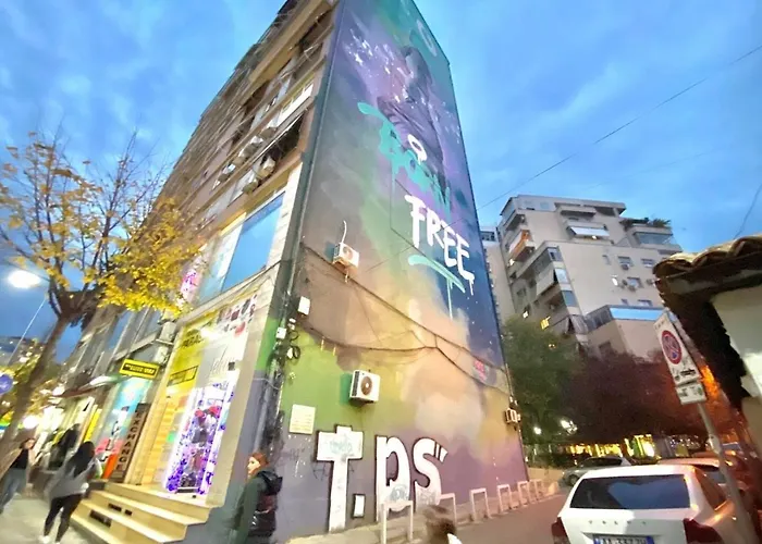 Apartment Center With Huge Terrace & View Tirana